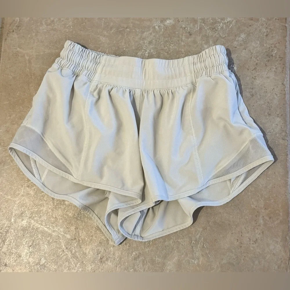 Lululemon Hotty Hot Short II *2.5” –French Clay – Size 2 Retired Color Like New